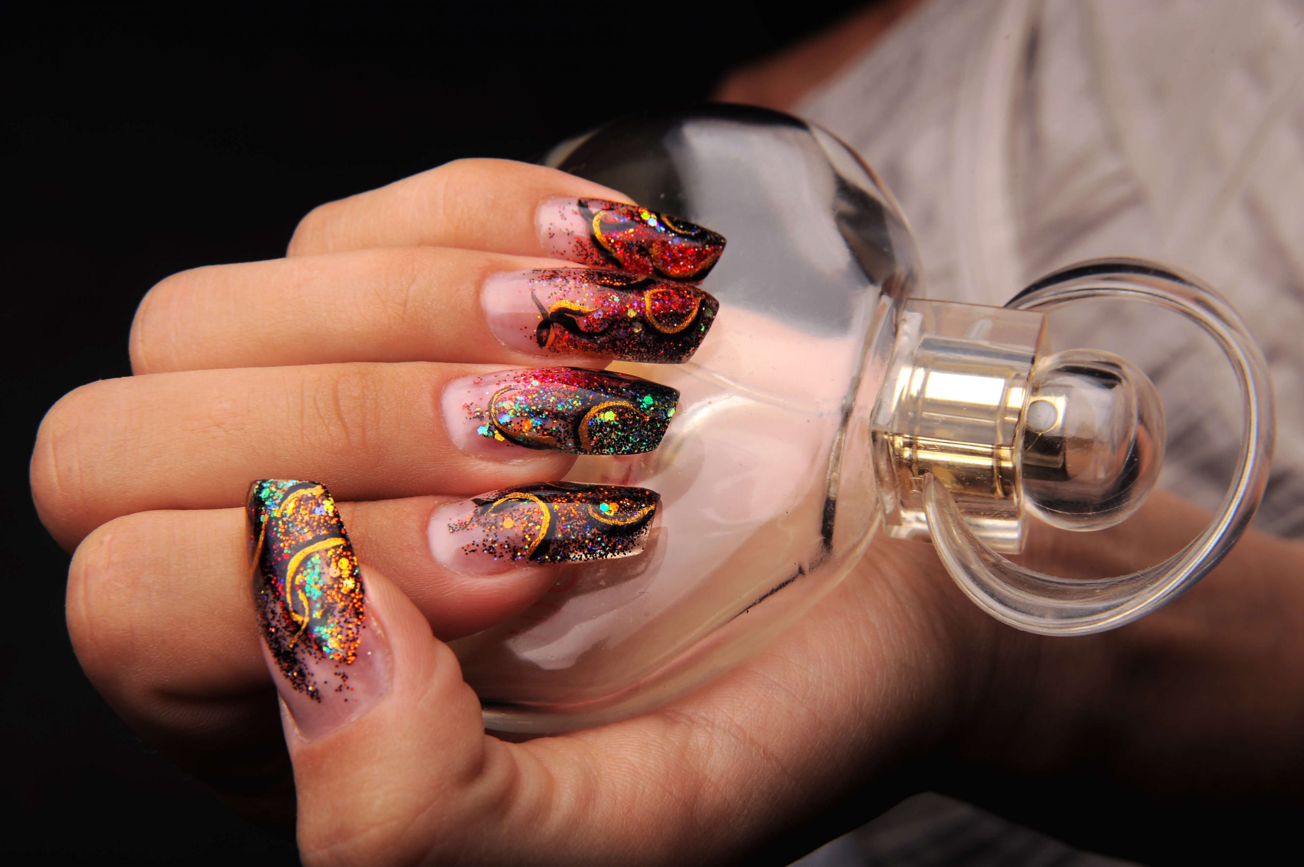 manicures-beautiful-pattern-nails